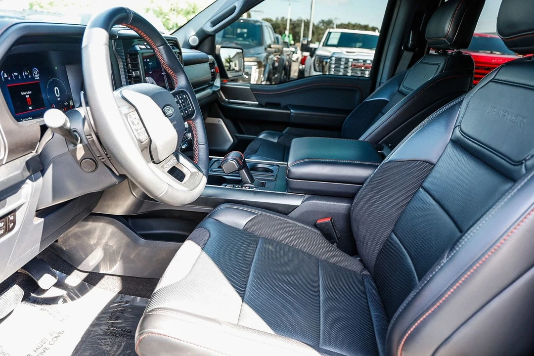 2025 Ford F-150 Raptor 14th Gen - Image 18 of 31