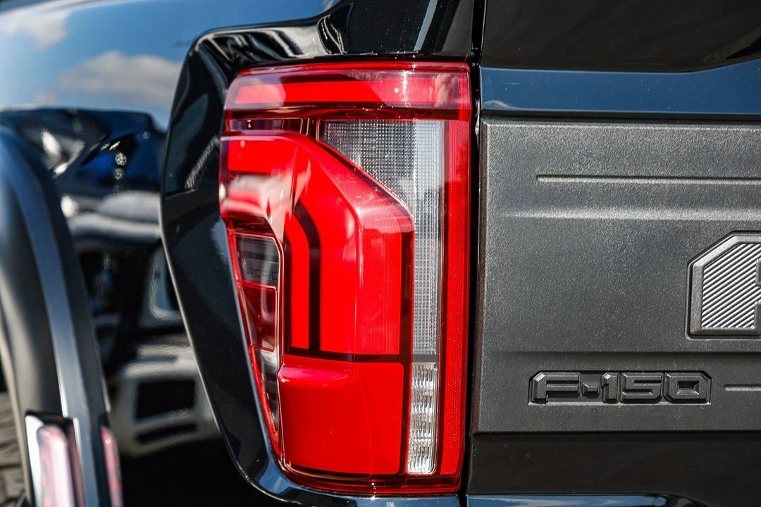 2025 Ford F-150 Raptor 14th Gen - Image 8 of 31