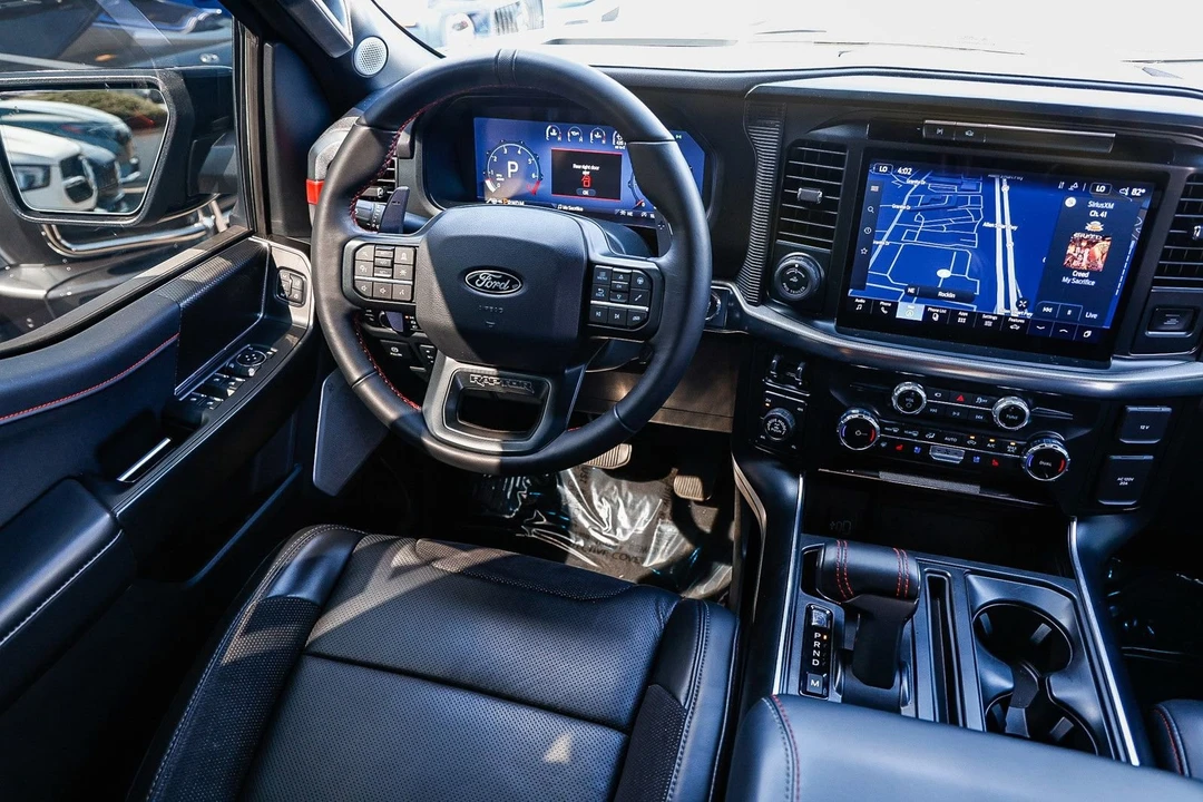 2025 Ford F-150 Raptor 14th Gen - Image 14 of 31