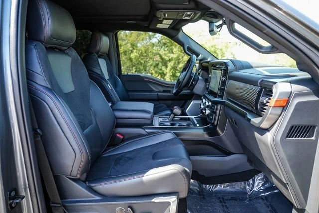 2025 Ford F-150 Raptor 14th Gen - Image 17 of 31