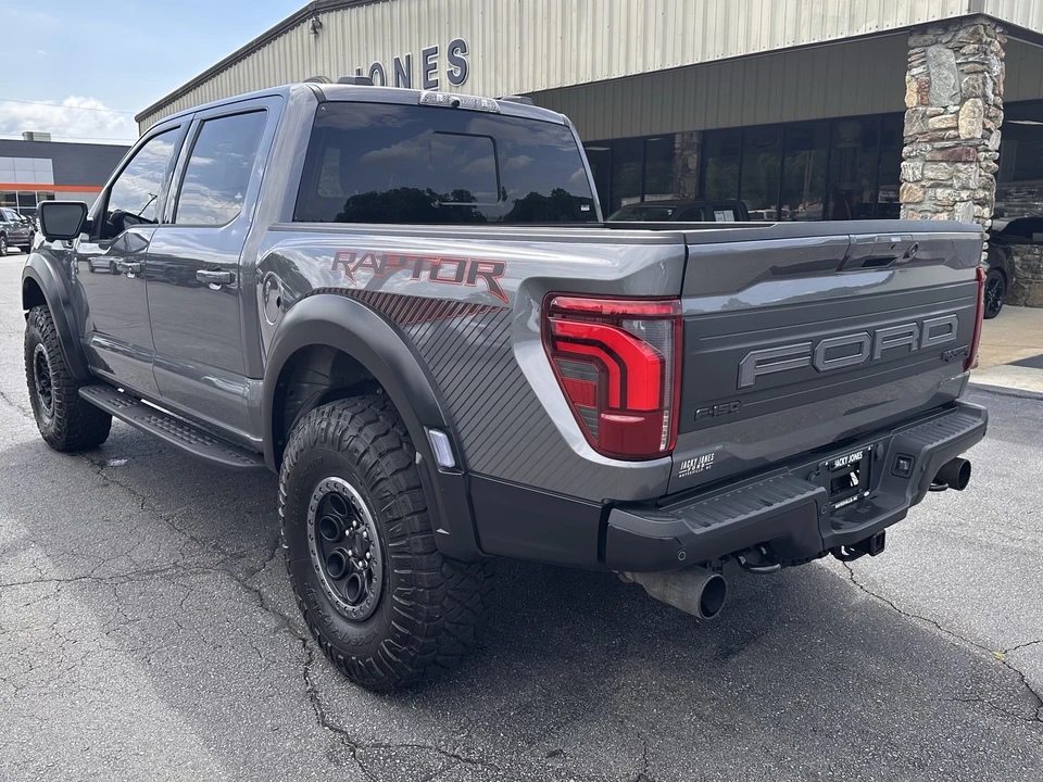 2025 Ford F-150 Raptor 14th Gen - Image 9 of 31