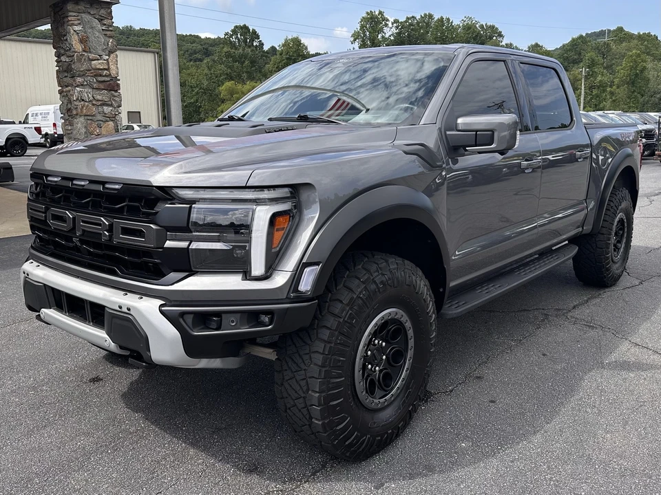 2025 Ford F-150 Raptor 14th Gen - Image 2 of 31