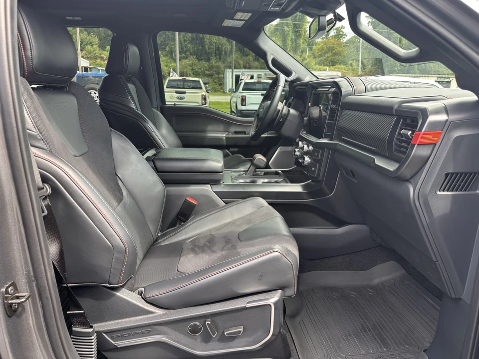 2025 Ford F-150 Raptor 14th Gen - Image 17 of 31