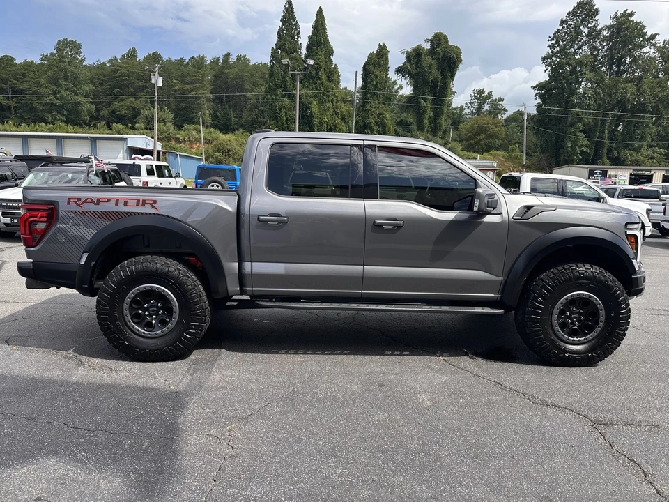 2025 Ford F-150 Raptor 14th Gen - Image 5 of 31