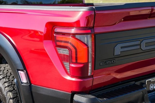 2025 Ford F-150 Raptor 14th Gen - Image 11 of 31