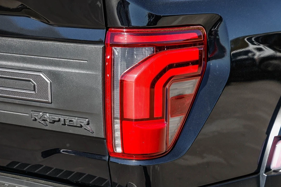 2025 Ford F-150 Raptor 14th Gen - Image 8 of 31