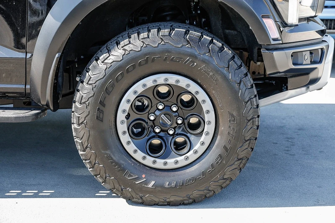 2025 Ford F-150 Raptor 14th Gen - Image 9 of 31