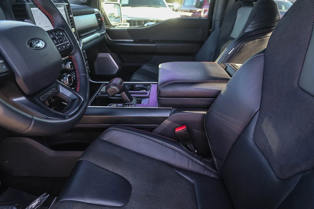 2025 Ford F-150 Raptor 14th Gen - Image 17 of 31