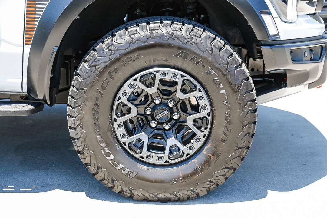 2025 Ford F-150 Raptor 14th Gen - Image 9 of 31