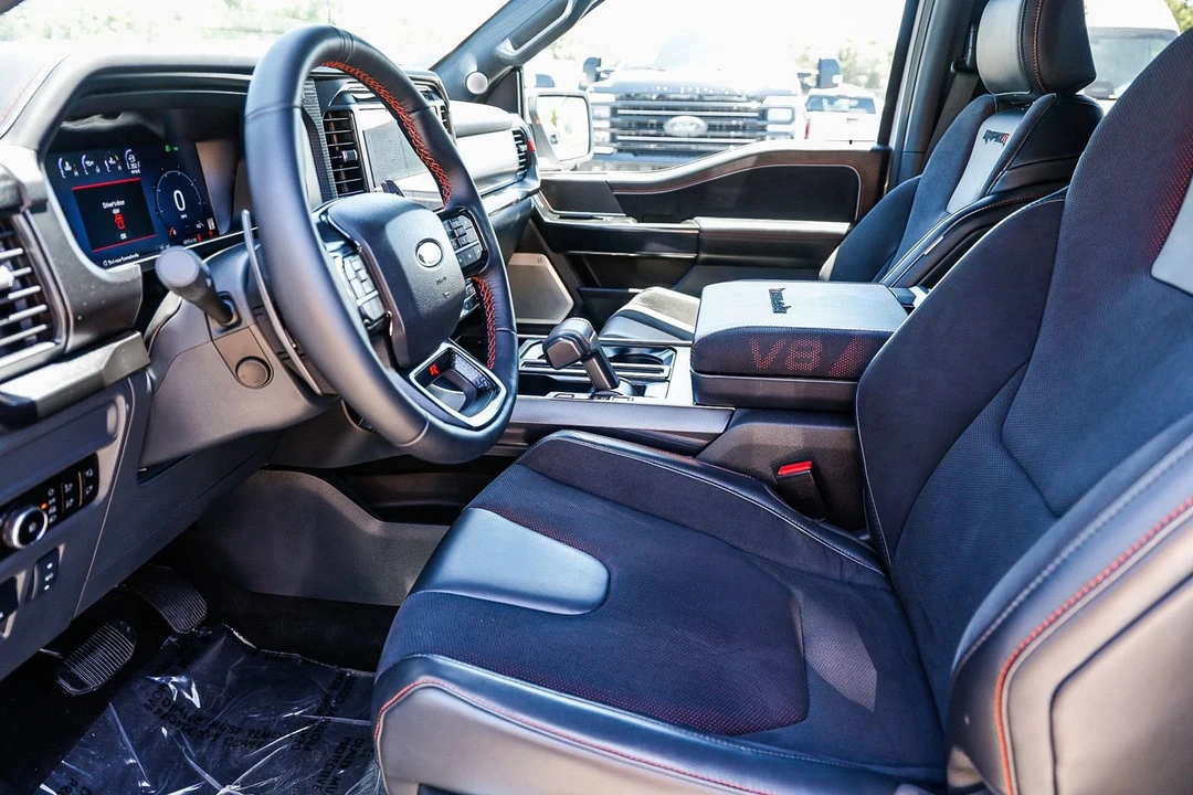 2025 Ford F-150 Raptor 14th Gen - Image 18 of 31