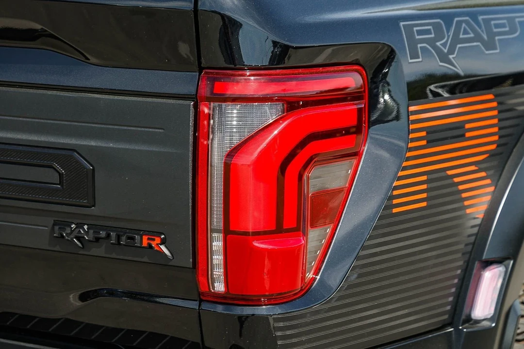 2025 Ford F-150 Raptor 14th Gen - Image 8 of 31