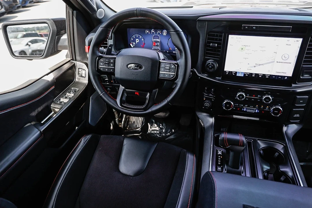 2025 Ford F-150 Raptor 14th Gen - Image 14 of 31