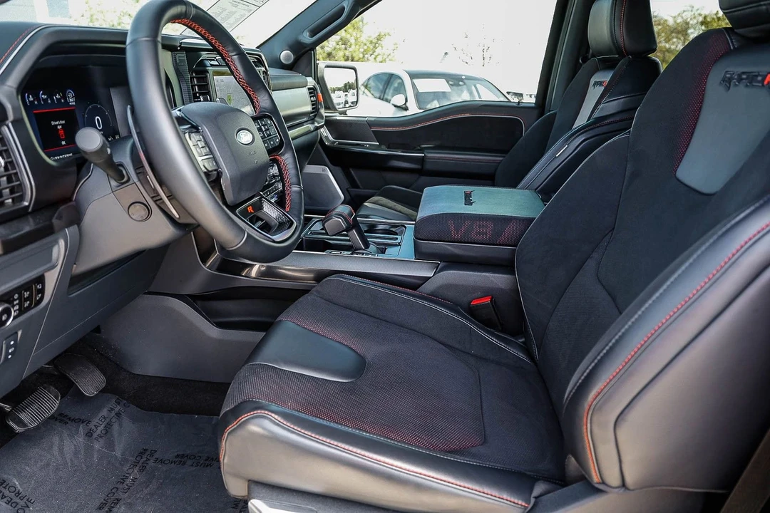 2025 Ford F-150 Raptor 14th Gen - Image 19 of 31