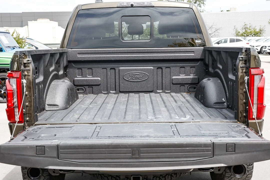 2025 Ford F-150 Raptor 14th Gen - Image 26 of 31