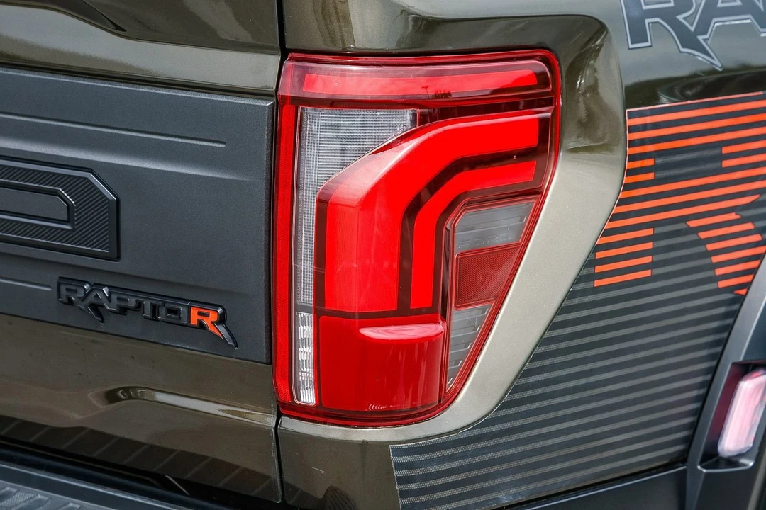 2025 Ford F-150 Raptor 14th Gen - Image 8 of 31