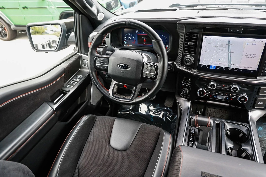 2025 Ford F-150 Raptor 14th Gen - Image 14 of 31