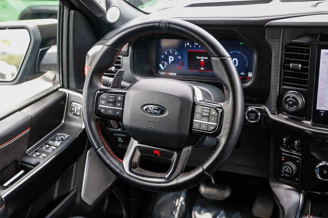 2025 Ford F-150 Raptor 14th Gen - Image 13 of 31
