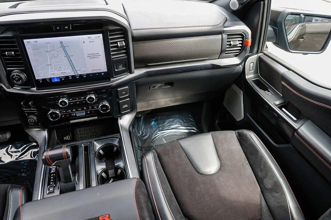 2025 Ford F-150 Raptor 14th Gen - Image 15 of 31