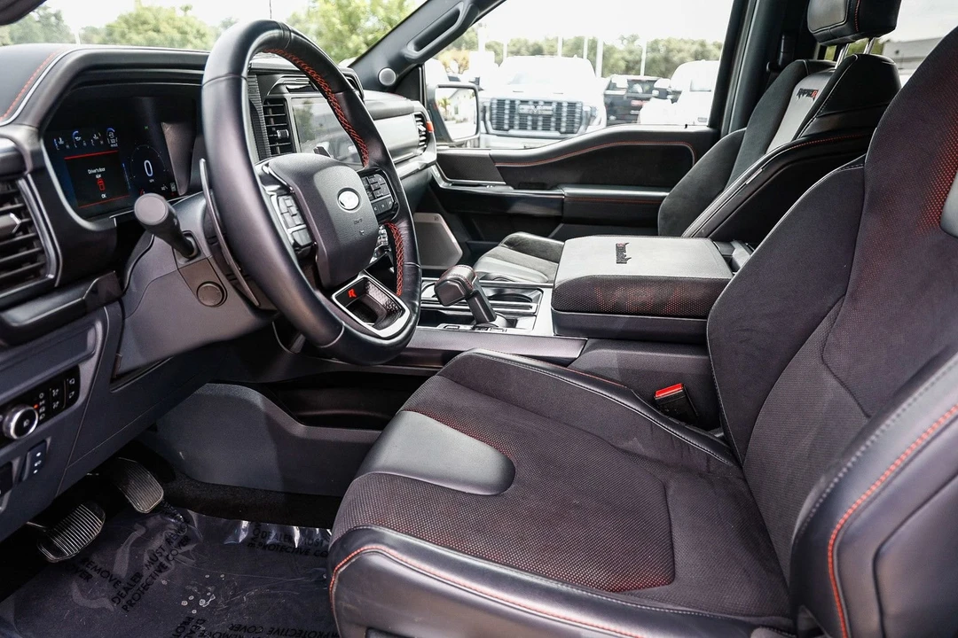 2025 Ford F-150 Raptor 14th Gen - Image 19 of 31
