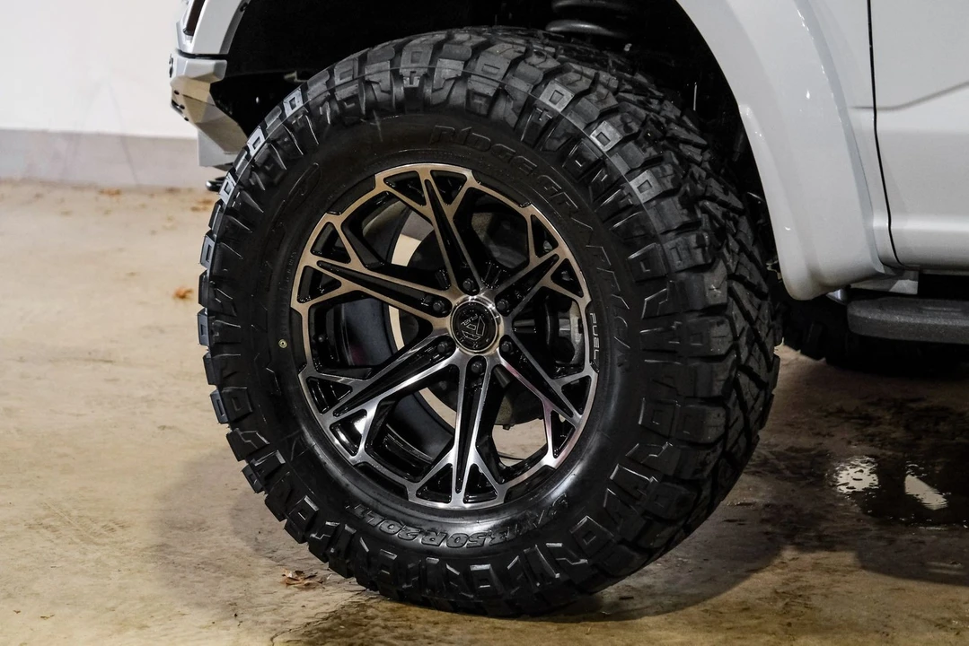 2025 Ford F-150 Raptor 14th Gen - Image 9 of 12