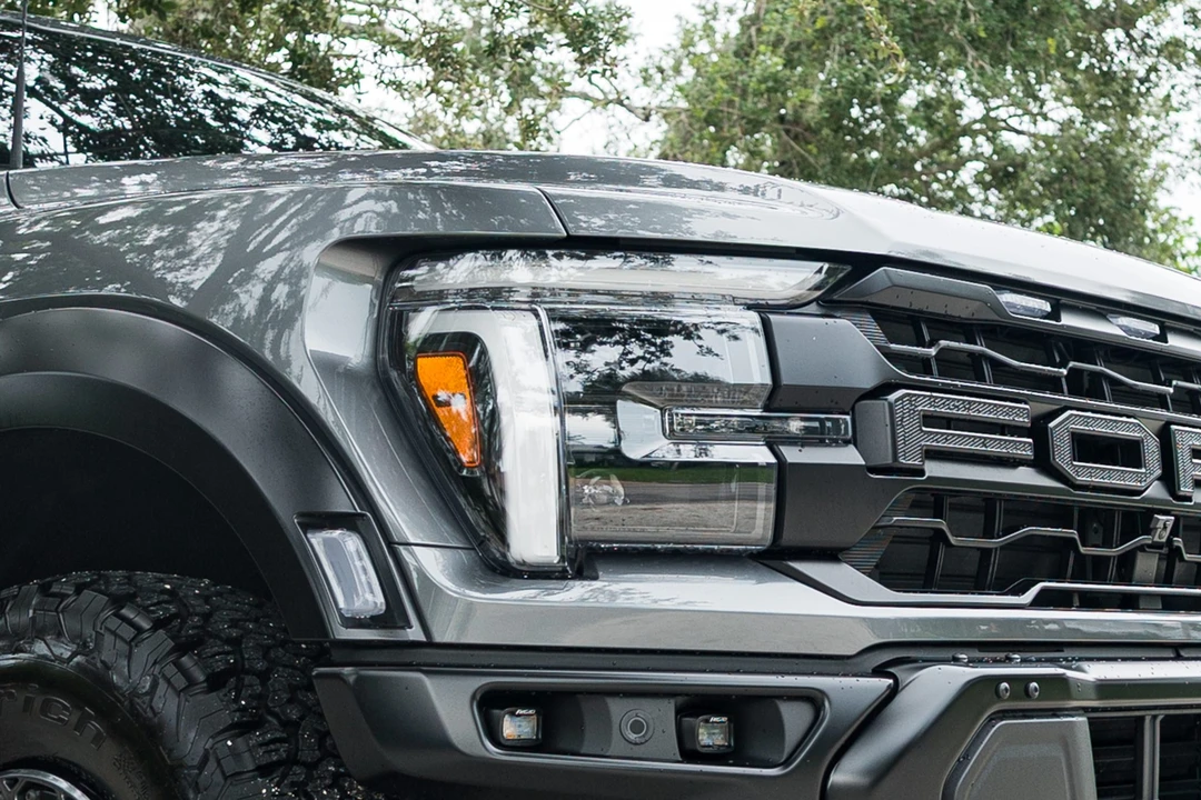 2025 Ford F-150 Raptor 14th Gen - Image 14 of 31