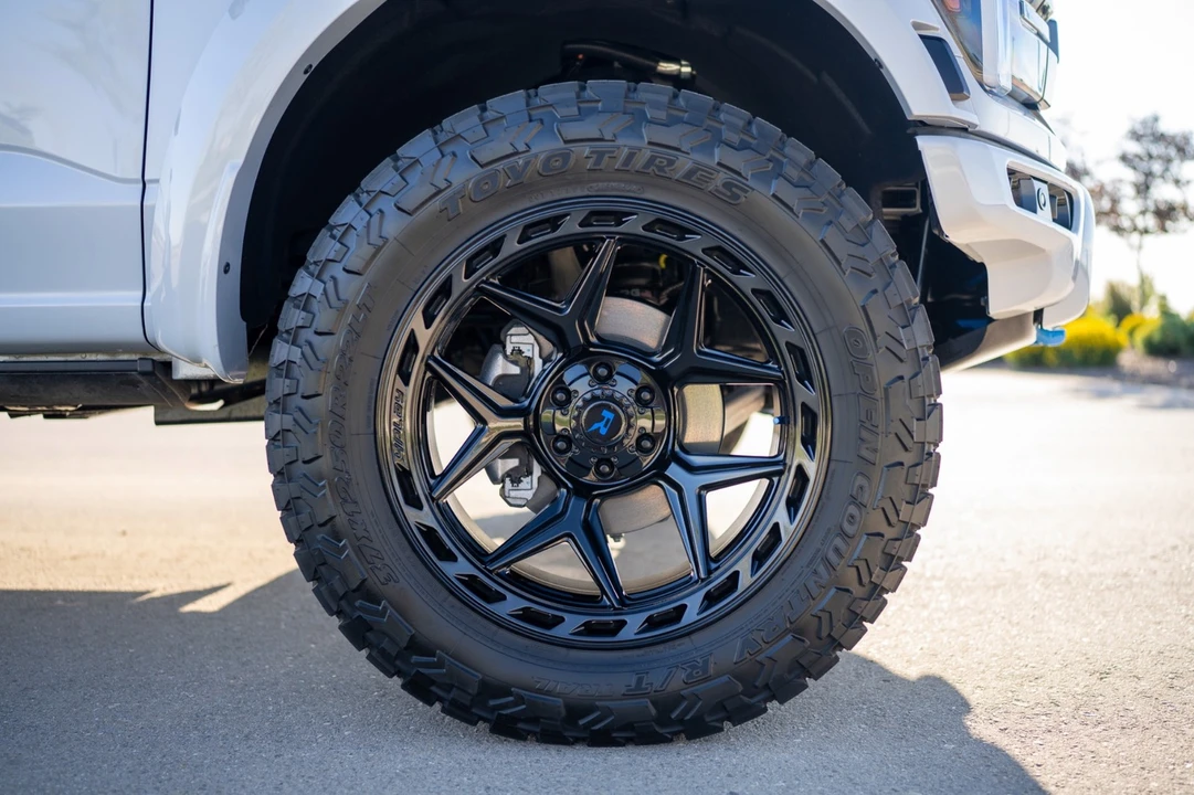 2025 Ford F-150 Raptor 14th Gen - Image 20 of 22