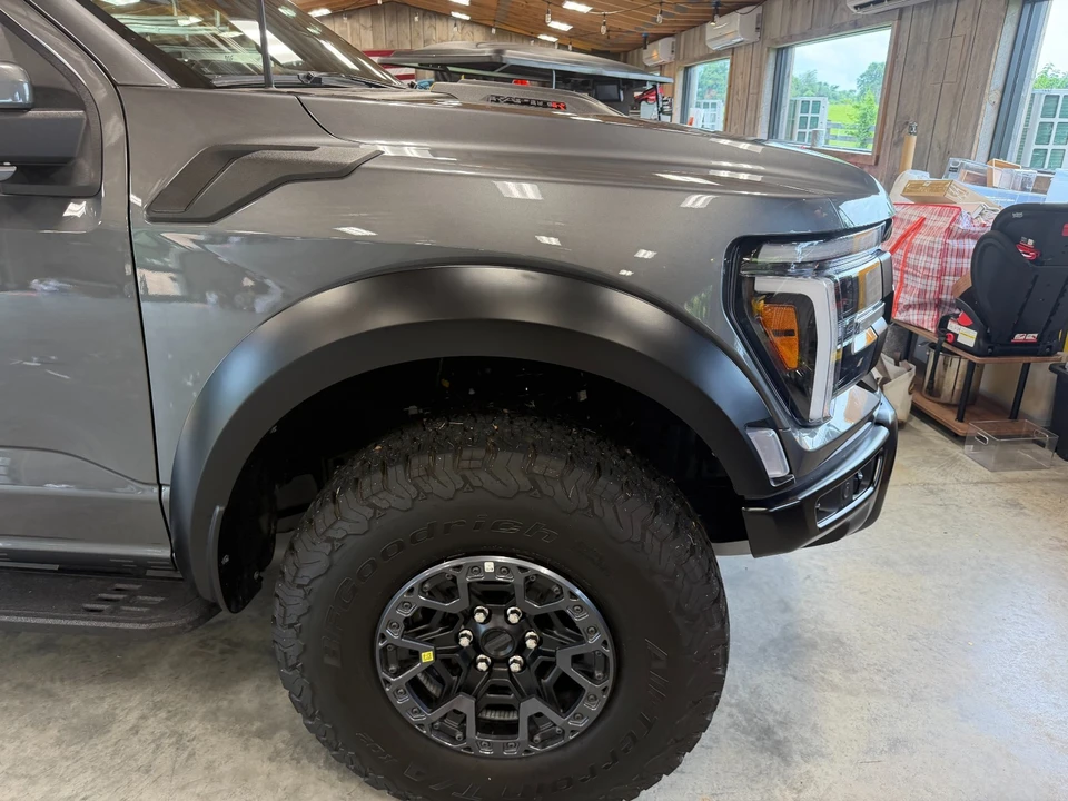 2025 Ford F-150 Raptor 14th Gen - Image 2 of 12