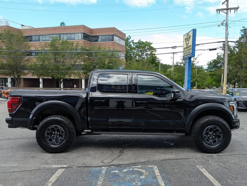 2025 Ford F-150 Raptor 14th Gen - Image 6 of 31