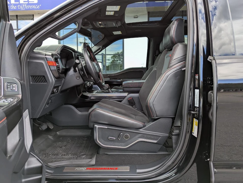 2025 Ford F-150 Raptor 14th Gen - Image 14 of 31