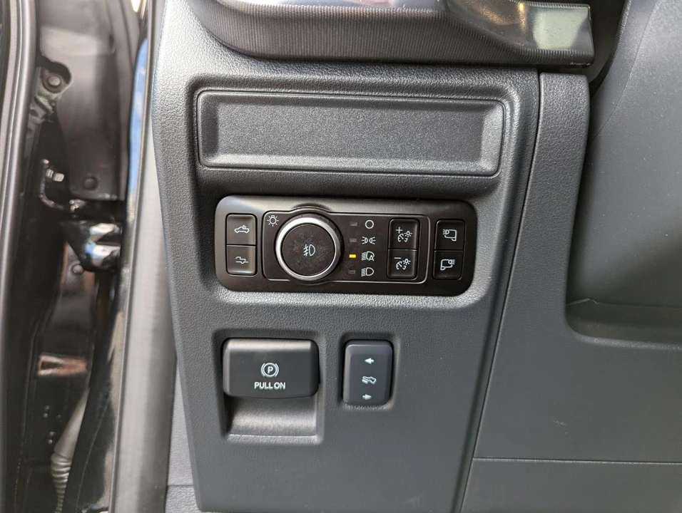 2025 Ford F-150 Raptor 14th Gen - Image 16 of 31