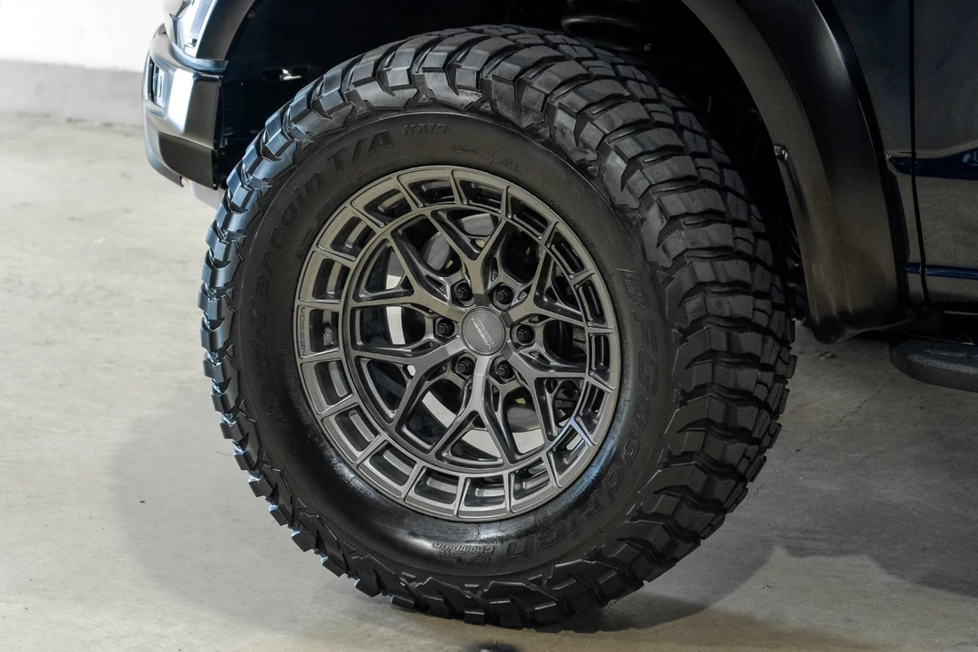 2025 Ford F-150 Raptor 14th Gen - Image 10 of 12