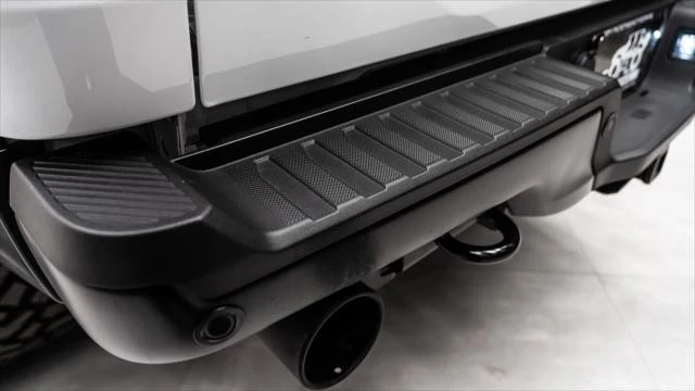 2025 Ford F-150 Raptor 14th Gen - Image 18 of 31