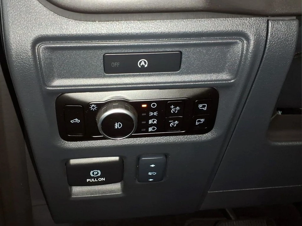2025 Ford F-150 14th Gen - Image 19 of 29