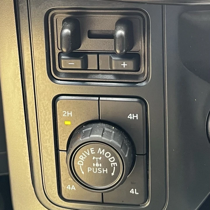 2025 Ford F-150 14th Gen - Image 24 of 31