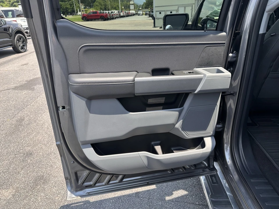2025 Ford F-150 14th Gen - Image 11 of 30