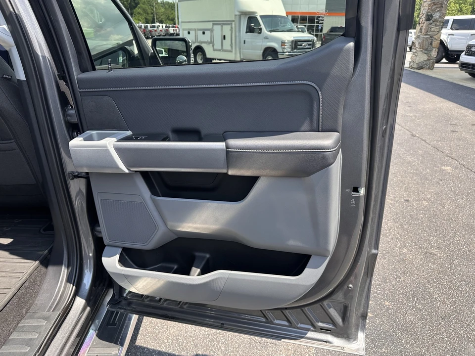2025 Ford F-150 14th Gen - Image 15 of 30