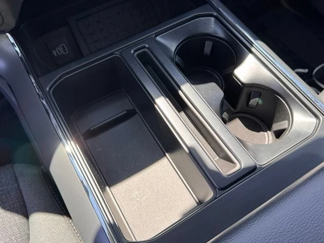 2025 Ford F-150 14th Gen - Image 24 of 30