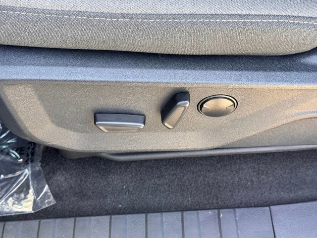 2025 Ford F-150 14th Gen - Image 18 of 30