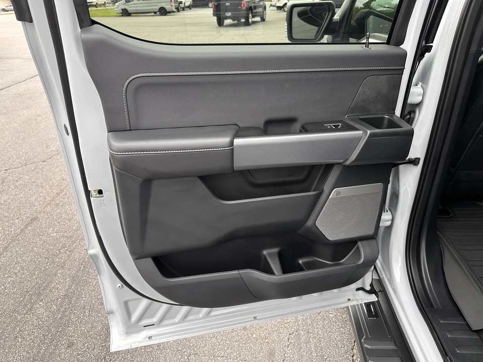 2025 Ford F-150 14th Gen - Image 13 of 31