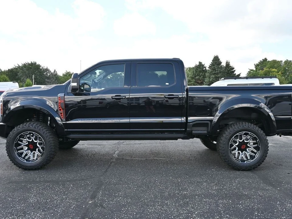 2025 Ford Super Duty 5th Gen - Image 14 of 21