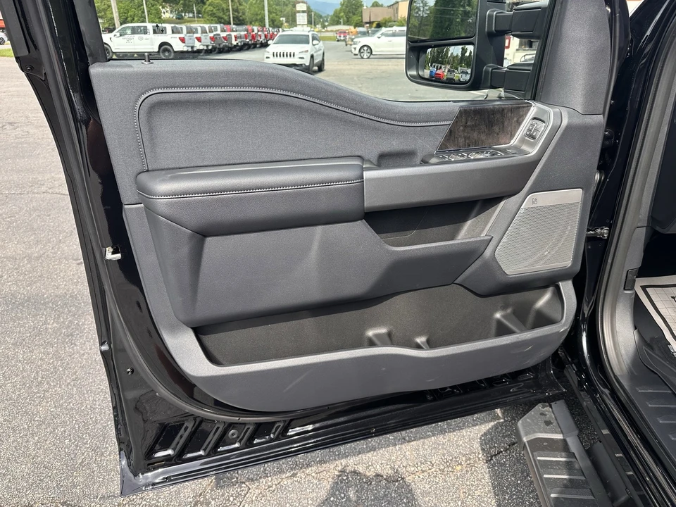 2025 Ford Super Duty 5th Gen - Image 10 of 21