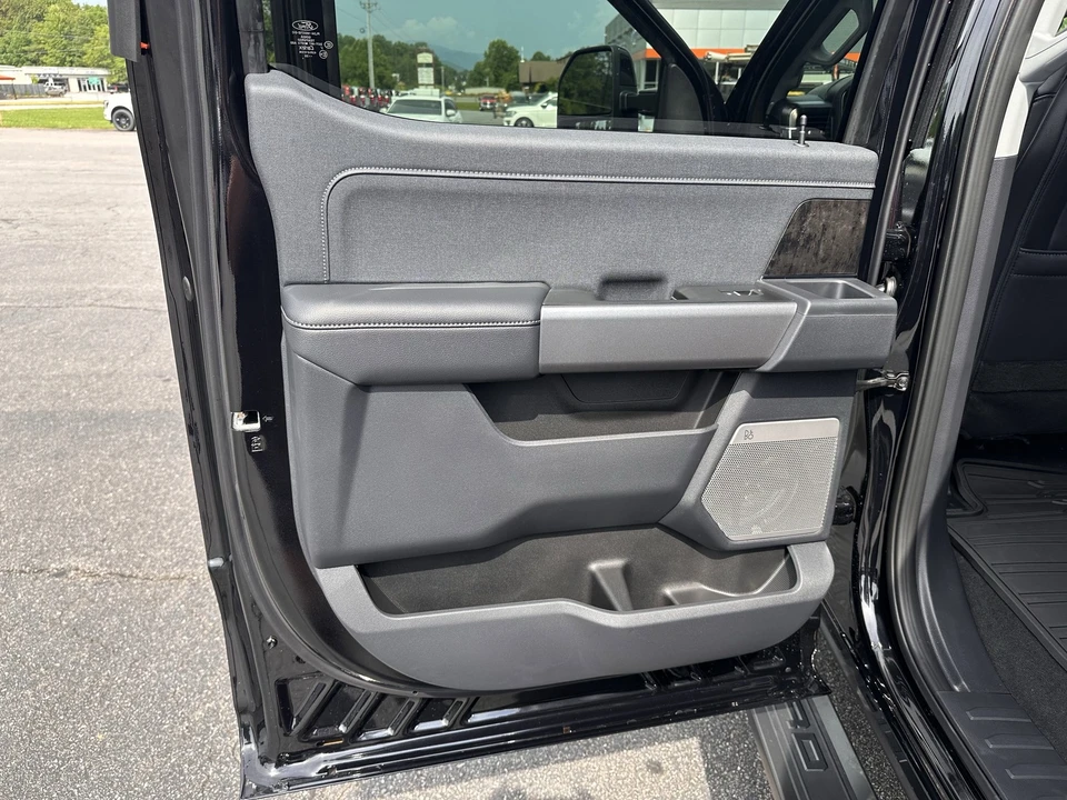 2025 Ford Super Duty 5th Gen - Image 12 of 21