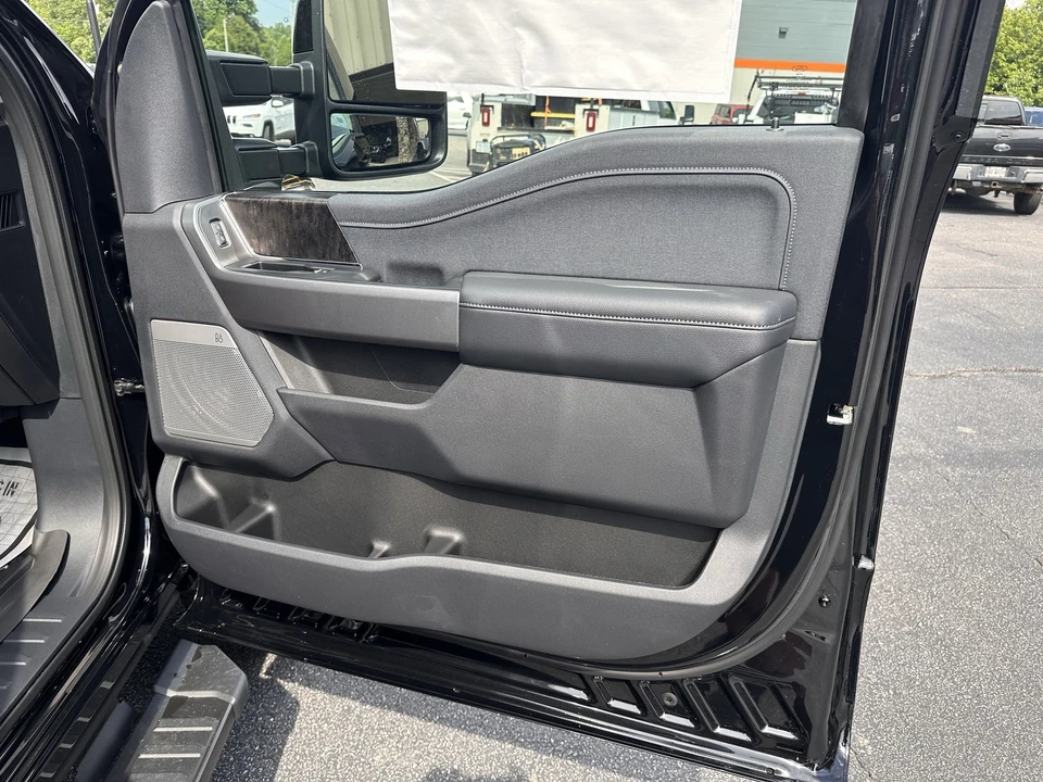 2025 Ford Super Duty 5th Gen - Image 14 of 21