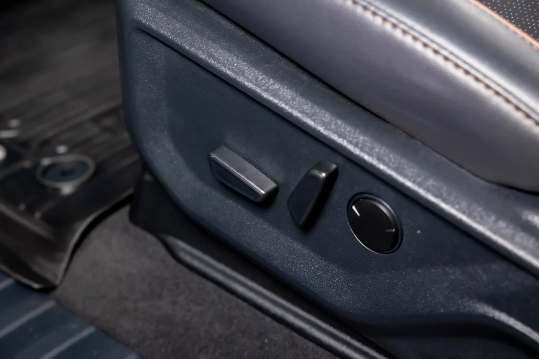 2025 Ford Super Duty 5th Gen - Image 12 of 12