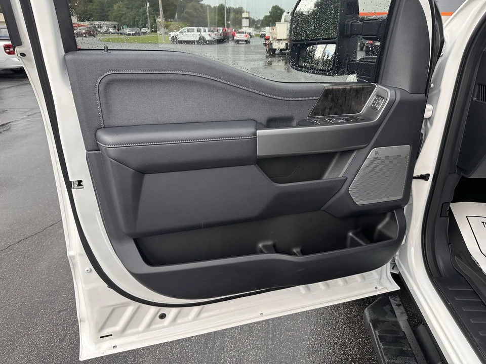 2025 Ford Super Duty 5th Gen - Image 10 of 21