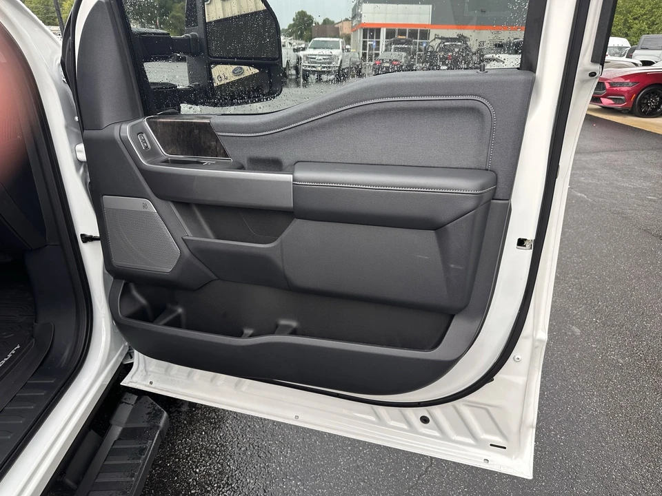 2025 Ford Super Duty 5th Gen - Image 14 of 21