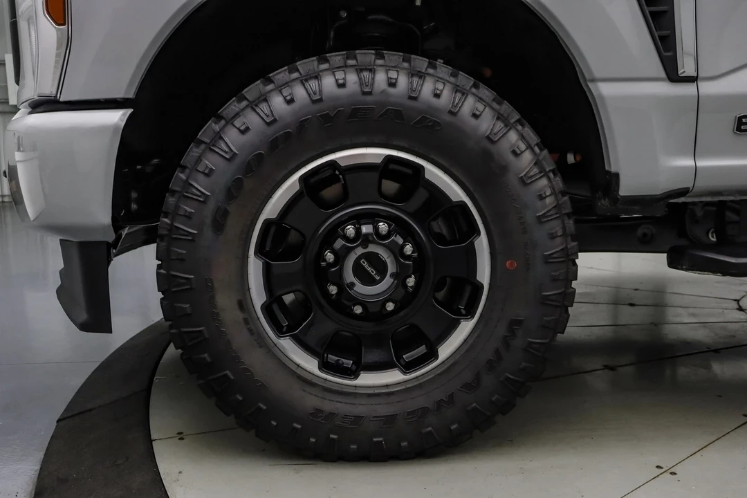 2025 Ford Super Duty 5th Gen - Image 13 of 21