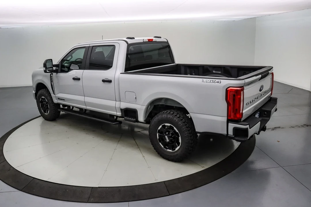 2025 Ford Super Duty 5th Gen - Image 9 of 21