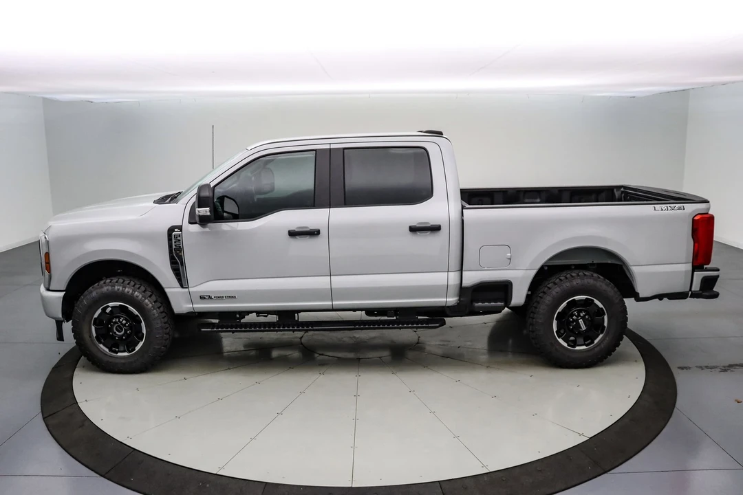 2025 Ford Super Duty 5th Gen - Image 10 of 21
