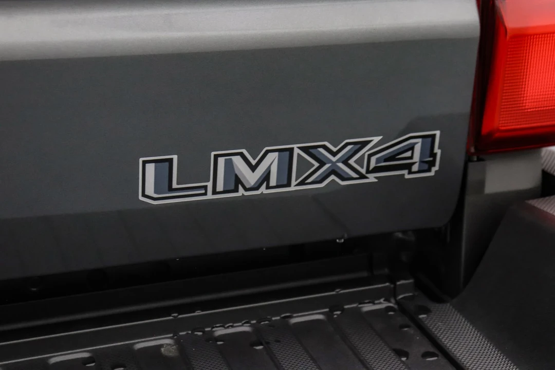 2025 Ford Super Duty 5th Gen - Image 16 of 21